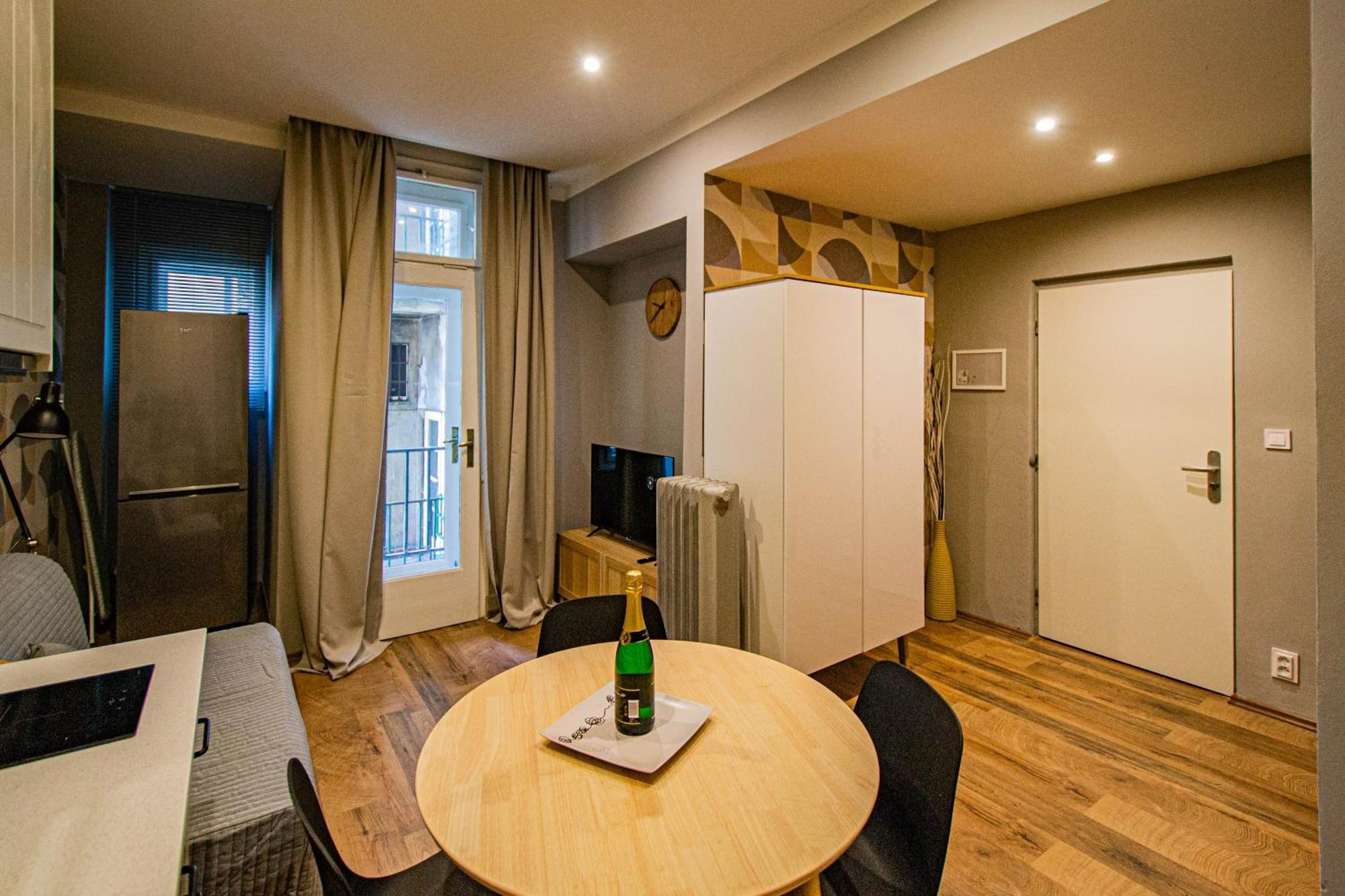 Cozy Studio In The Main City Center براغ المظهر الخارجي الصورة